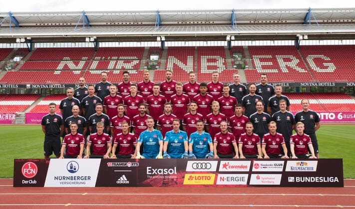 01.07.2021 - 1. FC Nürnberg FCN Club - Saison 2021 2022 - Fototermin Porträttermin - Mannschaft Team Kader - Teamfoto Mannschaftsfoto - - vorne von links : Nikola Dovedan (10, 1. FC Nürnberg FCN ) Robin Hack (17, 1. FC Nürnberg FCN ) Fabian Nürnberger Nuernberger (15, 1. FC Nürnberg FCN ) Carl Klaus (31, 1. FC Nürnberg FCN ) Christian Mathenia (26, 1. FC Nürnberg FCN ) Patric Klandt (1, 1. FC Nürnberg FCN ) Felix Lohkemper (7, 1. FC Nürnberg FCN ) Tim Latteier (21, 1. FC Nürnberg FCN ) Pascal Köpke Koepke (20, 1. FC Nürnberg FCN ) Mats Möller Moeller Daehli (24, 1. FC Nürnberg FCN ) zweite Reihe von links : Robert Klauß Klauss (Trainer Cheftrainer 1. FC Nürnberg FCN ) Frank Steinmetz (Co-Trainer 1. FC Nürnberg FCN ) Tobias Schweinsteiger (Co-Trainer 1. FC Nürnberg FCN ) Kilian Fischer (2, 1. FC Nürnberg FCN ) Enrico Valentini (22, 1. FC Nürnberg FCN ) Eric Shuranov (11, 1. FC Nürnberg FCN ) Mario Suver (33, 1. FC Nürnberg FCN ) Johannes Geis (5, 1. FC Nürnberg FCN ) Taylan Duman (8, 1. FC Nürnberg FCN ) Dr. Markus Geßlein ( Mannschaftsarzt 1. FC Nürnberg FCN ) Dr. Johannes Rüther ( Mannschaftsarzt 1. FC Nürnberg FCN ) Prof. Dr. Werner Krutsch ( Mannschaftsarzt 1. FC Nürnberg FCN ) dritte Reihe von links : Maurizio Zoccola ( Videoanalyse Analyst 1. FC Nürnberg FCN ) Dennis Neudahm (Torwarttrainer 1. FC Nürnberg FCN ) Tim Handwerker (29, 1. FC Nürnberg FCN ) Linus Rosenlöcher (28, 1. FC Nürnberg FCN ) Dennis Borkowski (18, 1. FC Nürnberg FCN ) Pius Krätschmer (13, 1. FC Nürnberg FCN ) Paul-Philipp Besong (27, 1. FC Nürnberg FCN ) Tom Krauß Krauss (14, 1. FC Nürnberg FCN ) Sascha Rurainski (Physiotherapeut 1. FC Nürnberg FCN ) Jens Vergers (Physiotherapeut 1. FC Nürnberg FCN ) hinten von links : Gerald Stürzenhofecker Stuerzenhofecker (Athletiktrainer 1. FC Nürnberg FCN ) Tobias Dippert (Athletik- und Reha-Trainer 1. FC Nürnberg FCN ) Christopher Schindler (16, 1. FC Nürnberg FCN ) Asger Sörensen Soerensen (4, 1. FC Nürnberg FCN ) Florian Hübner Huebner (19, 1. FC Nürnberg FCN ) Manuel Schäffler Schaeffler (9, 1. FC Nürnberg FCN ) Noel Knothe (35, 1. FC Nürnberg FCN ) Marko Riegel (Zeugwart 1. FC Nürnberg FCN ) Gubov Milan (Physiotherapeut 1. FC Nürnberg FCN )