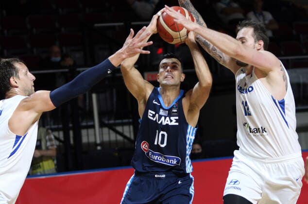 July 4, 2021, Victoria, BC, Canada: Czech Republic s Jan Vesely, left, and Ondrej Balvin defend against Greece s Kostas Sloukas during the second half of FIBA Men s Olympic Qualifying final basketball action at Memorial Arena in Victoria, B.C., on Sunday, July 4, 2021. Jan Vesely,Ondrej Balvin,Kostas Sloukas - ZUMAc35_ 20210704_zaf_c35_040 Copyright: xChadxHipolitox