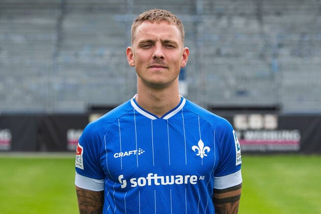 12.07.2021, xfux, Fussball 2.Bundesliga, SV Darmstadt 98, 2.BL, Porträttermin 2021 2022, emonline emspor, v.l. Philipp Tietz, SV Darmstadt 98, 2.BL, Porträttermin 2021 2022, Darmstadt