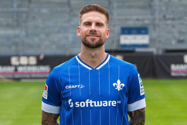 12.07.2021, xfux, Fussball 2.Bundesliga, SV Darmstadt 98, 2.BL, Porträttermin 2021 2022, emonline emspor, v.l. Tobias Kempe, SV Darmstadt 98, 2.BL, Porträttermin 2021 2022, Darmstadt