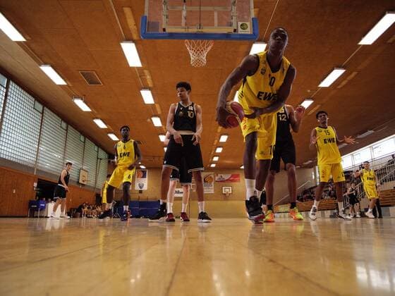 Jerry Ndhine (10 Baskets Juniors Oldenburg) bei der Partie EWE Baskets Juniors Oldenburger TB vs SG Junior Löwen Braunschweig. Basketball, NBBL, 17.07.2021, Saison 2021 2022, Summer League, 5. Spieltag. Copyright: xErikxHillmer EIBNERx EP_ehr EWE Baskets Juniors Oldenburger TB vs SG Junior Löwen Braunschweig. Basketball, NBBL, 17.07.2021, Saison 2021 2022, Summer League, 5. Spieltag Oldenburg Copyright: xErikxHillmer EIBNERx EP_ehr