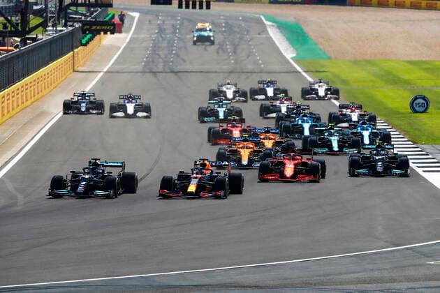 Start, 44 Lewis Hamilton (GBR, Mercedes-AMG Petronas F1 Team), 33 Max Verstappen (NED, Red Bull Racing), 16 Charles Leclerc (MON, Scuderia Ferrari Mission Winnow), 77 Valtteri Bottas (FIN, Mercedes-AMG Petronas F1 Team), F1 Grand Prix of Great Britain at Silverstone Circuit on July 18, 2021 in Silverstone, United Kingdom. (Photo by HOCH ZWEI) Silverstone United Kingdom