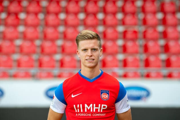 Dzenis Burnic (FC Heidenheim, 20), GER, 1. FC Heidenheim 1846 e.V., Fussball, 2. Bundesliga, Spielerportraits, Freisteller, Spielzeit 2021 2022, 20.07.2021, GER, 1. FC Heidenheim 1846 e.V., Fussball, 2. Bundesliga, Spielerportraits, Freisteller, Spielzeit 2021 2022, 20.07.2021 Heidenheim Copyright: xEibner-Pressefotox EP_EER
