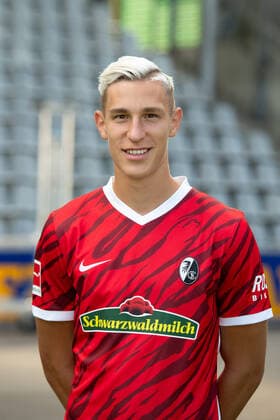 Nico Schlotterbeck (SC Freiburg, 4), GER, SC Freiburg, 29.07.2021, Media Day Fussball Bundesliga, Spielzeit 2021 2022 DFL REGULATIONS PROHIBIT ANY USE OF PHOTOGRAPHS AS IMAGE SEQUENCES AND OR uerthQUASI-VIDEO GER, SC Freiburg, 29.07.2021, Media Day Fussball Bundesliga, Spielzeit 2021 2022 Freiburg Copyright: xEibnerxPressefotox EP_EER