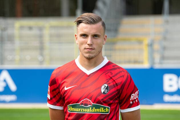 Ermedin Demirovic (SC Freiburg, 11), GER, SC Freiburg, 29.07.2021, Media Day Fussball Bundesliga, Spielzeit 2021 2022 DFL REGULATIONS PROHIBIT ANY USE OF PHOTOGRAPHS AS IMAGE SEQUENCES AND OR uerthQUASI-VIDEO GER, SC Freiburg, 29.07.2021, Media Day Fussball Bundesliga, Spielzeit 2021 2022 Freiburg Copyright: xEibnerxPressefotox EP_EER