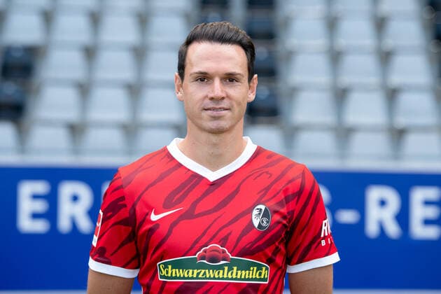 Nicolas Hoefler (SC Freiburg, 27), GER, SC Freiburg, 29.07.2021, Media Day Fussball Bundesliga, Spielzeit 2021 2022 DFL REGULATIONS PROHIBIT ANY USE OF PHOTOGRAPHS AS IMAGE SEQUENCES AND OR uerthQUASI-VIDEO GER, SC Freiburg, 29.07.2021, Media Day Fussball Bundesliga, Spielzeit 2021 2022 Freiburg Copyright: xEibnerxPressefotox EP_EER