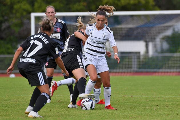 Vanesa Hoti (FC Basel 1893 26) gegen Kerstin Bogenschuetz (1.FC Nuernberg 8) GER , 1.FC Nuernberg (GER) vs. FC Basel 1893 (SUI) , Fussball , Frauen , Testspiel, Saison 2021 2022, 31.07.2021 DFL regulations prohibit any use of photographs as image sequences and or quasi-video. GER , 1.FC Nuernberg vs. FC Basel 1893 , Frauenfussball , Testspiel , Saison 2021 2022 , 31.07.2021 Boeblingen Copyright: xEibner-Pressefotox EP_TBR