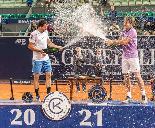 31.07.2021, Sportpark, Kitzbühel, AUT, ATP, Tennis Herren Tour, Generali Open Kitzbühel, Finale, im Bild v.l. Pedro Martinez (ESP), Casper Ruud (NOR) f.l. Pedro Martinez of Spain and Casper Ruud of Norway after the final match for the Generali Open Tennis Tournament of the ATP Tour at the Sportpark in Kitzbühel, Austria on 2021 07 31.