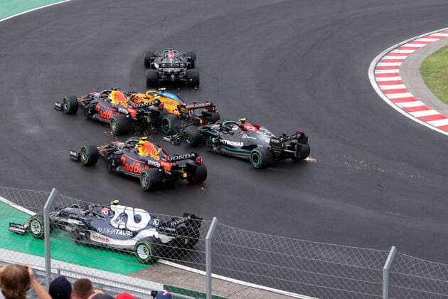 Start, 11 Sergio Perez (MEX, Red Bull Racing), 77 Valtteri Bottas (FIN, Mercedes-AMG Petronas F1 Team), 33 Max Verstappen (NED, Red Bull Racing), 4 Lando Norris (GBR, McLaren F1 Team), 44 Lewis Hamilton (GBR, Mercedes-AMG Petronas F1 Team), F1 Grand Prix of Hungary at Hungaroring on August 1, 2021 in Budapest, Hungary. (Photo by HOCH ZWEI) Budapest Hungary