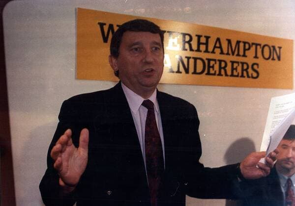 Fußball, Trainerhistorie Wolverhampton Wanderers von 1877 bis heute Mandatory Credit: Photo by Brian Bould ANL Shutterstock (3966681a) Graham Taylor Announcing His Resignation As Manager Of Wolverhampton Wanderers F.c. (for Full Caption See Version) Graham Taylor Announcing His Resignation As Manager Of Wolverhampton Wanderers F.c. (for Full Caption See Version) EDITORIAL USE ONLY No use with unauthorised audio, video, data, fixture lists (outside the EU), club league logos or live services. Online in-match use limited to 45 images (+15 in extra time). No use to emulate moving images. No use in betting, games or single club league player publications services. Graham Taylor Announcing His Resignation As Manager Of Wolverhampton Wanderers F.c. (for Full Caption See Version) EDITORIAL USE ONLY No use with unauthorised audio, video, data, fixture lists (outside the EU), club league logos or live services. Online in-match use limited to 45 images (+15 in extra time). No use to emulate moving images. No use in betting, games or Copyright: xBrianxBould ANL Shutterstockx 3966681a