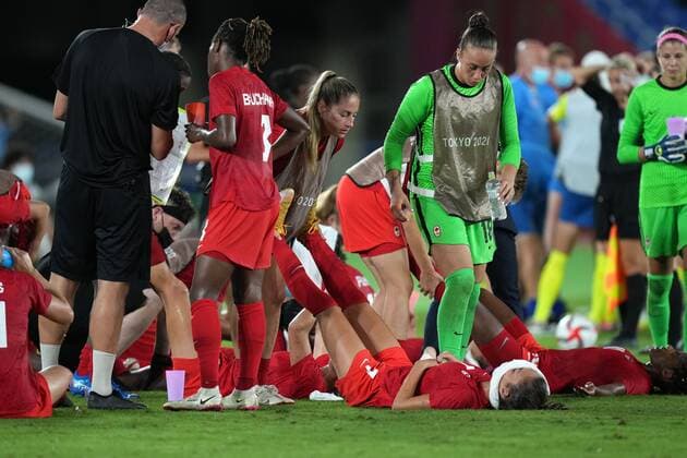 Mandatory Credit: Photo by Masatoshi Okauchi Shutterstock (12249227ad) Canada players stretch before extra time Sweden v Canada, international football, Women s final, Tokyo Olympic Games, Olympische Spiele, Olympia, OS 2020, International Stadium Yokohama, Japan - 06 Aug 2021 Sweden v Canada, international football, Women s final, Tokyo Olympic Games 2020, International Stadium Yokohama, Japan - 06 Aug 2021 Copyright: xMasatoshixOkauchi Shutterstockx 12249227ad
