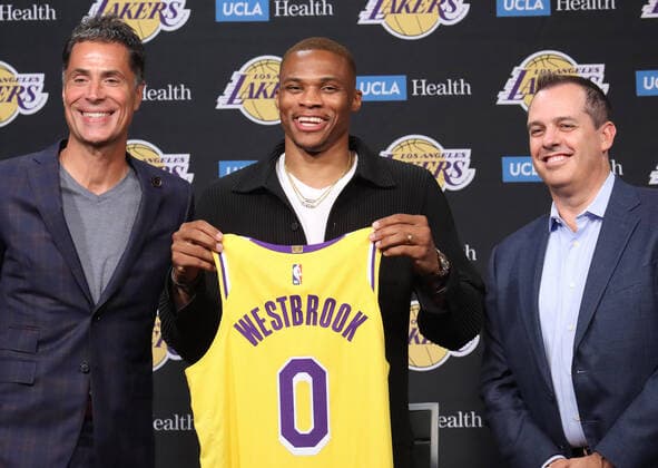 Sport Themen der Woche KW32 Sport Bilder des Tages August 10, 2021, Los Angeles, California, USA: (L-R) Los Angeles Lakers general manager Rob Pelinka, guard Russell Westbrook 0 and head coach Frank Vogel pose for the media during an introductory NBA, Basketball Herren, USA basketball press conference, PK, Pressekonferenz at Staples Center in Los Angeles, California on Tuesday, August 10, 2021. PI Los Angeles USA - ZUMAp124 20210810_zaa_p124_028 Copyright: xBURTxHARRISx
