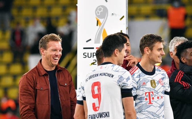 Fussball, Bundesliga, Deutschland, Herren, Saison 2021 2022, Supercup, Signal Iduna Park Dortmund: Bor. Dortmund, BVB (gelb) - FC Bayern München, FCB (weiss) 1:3; Cheftrainer Julian Nagelsmann (FCB) gewinnt seinen ersten Pokal mit den Bayern. Jubel, Freude, Aktion. DFB DFL REGULATIONS PROHIBIT ANY USE OF PHOTOGRAPHS AS IMAGE SEQUENCES AND OR QUASI-VIDEO