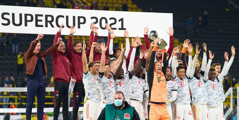 Winner ceremony with Trainer Julian Nagelsmann (FCB), team manager, headcoach, coach, and trophy, Manuel NEUER, goalkeeper FCB 1 Thomas MUELLER, MÜLLER, FCB 25 Eric MAXIM CHOUPO-MOTING (FCB 13) Leon GORETZKA, FCB 18 in the Final DFL Super Cup match BORUSSIA DORTMUND - FC BAYERN MÜNCHEN on August 17, 2021 in Dortmund, Germany Season 2020 2021, BVB, Muenchen, Munich, Bavaria