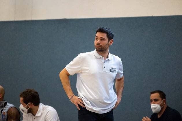 Sebastian Gleim (Hakro Merlins Crailsheim, Head Coach) ¨¨Tigers Tübingen vs. HAKRO Merlins Crailsheim, 2. Basketball, Bundesliga, Pro A, Barmer 2 Basketball, Testspiel, Spielzeit 2021 2022, 18.08.2021, ¨¨ Tigers Tübingen - HAKRO Merlins Crailsheim, 2. Basketball, 2. Bundesliga, Barmer 2 Basketball, Testspiel, Spielzeit 2021 2022, 18.08.2021 Tuebingen Copyright: xDennisxDuddek xEibnerxPressefotox EP_DDK