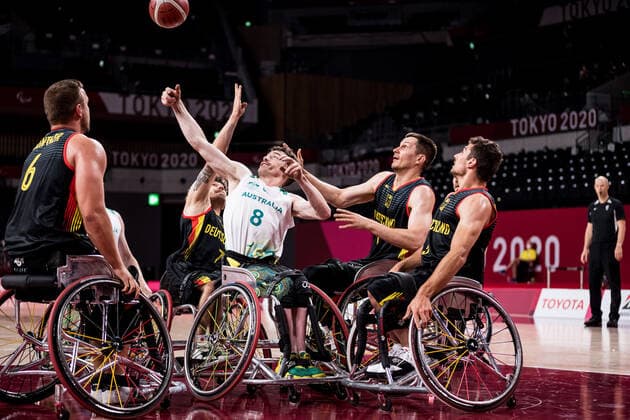Tokyo 2020 Paralympic Games (Rollstuhlbasketball), 28.08.2021 TOKYO, JAPAN 28. August - Rollstuhlbasketball, Australien gegen Deutschland Herren, an Tag 4 der Tokyo 2020 Paralympic Games am 28.08.2021 in der Ariake Arena in Tokyo Japan. Christopher Huber ( 7, Deutschland), Kim Robins ( 8, Australien), Aliaksandr Halouski ( 14, Deutschland), Nico Dreimueller ( 5, Deutschland) Copyright: xBEAUTIFULxSPORTS Wunderlx