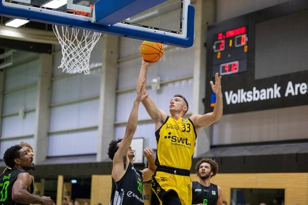 Takiula Fahrensohn (Ehingen Urspring, 20) Ryan Mikesell (Tigers Tuebingen, 33)¨¨¨Tigers Tuebingen vs. Ehingen Urspring, 2. Basketball, Bundesliga, Pro A, Barmer 2 Basketball, Testspiel, Spielzeit 2021 2022, 10.09.2021, ¨¨ Tigers Tuebingen - Ehingen Urspring, Pro A, 2. Bundesliga, Barmer 2 Basketball, Testspiel, Spielzeit 2021 2022, 10.09.2021 Rottenburg am Neckar Copyright: xNinaxSander xEibnerxPressefotoxIx EP_NSR