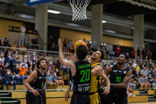 Takiula Fahrensohn (Ehingen Urspring, 20) Mateo Seric (Tigers Tuebingen, 17)¨¨¨Tigers Tuebingen vs. Ehingen Urspring, 2. Basketball, Bundesliga, Pro A, Barmer 2 Basketball, Testspiel, Spielzeit 2021 2022, 10.09.2021, ¨¨ Tigers Tuebingen - Ehingen Urspring, Pro A, 2. Bundesliga, Barmer 2 Basketball, Testspiel, Spielzeit 2021 2022, 10.09.2021 Rottenburg am Neckar Copyright: xNinaxSander xEibnerxPressefotoxIx EP_NSR