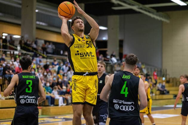 Joanic Gruetner Bacoul (TIgers Tuebingen, 50) Aris Sebastian (Ehingen Urspring, 04)¨¨¨Tigers Tuebingen vs. Ehingen Urspring, 2. Basketball, Bundesliga, Pro A, Barmer 2 Basketball, Testspiel, Spielzeit 2021 2022, 10.09.2021, ¨¨ Tigers Tuebingen - Ehingen Urspring, Pro A, 2. Bundesliga, Barmer 2 Basketball, Testspiel, Spielzeit 2021 2022, 10.09.2021 Rottenburg am Neckar Copyright: xNinaxSander xEibnerxPressefotoxIx EP_NSR