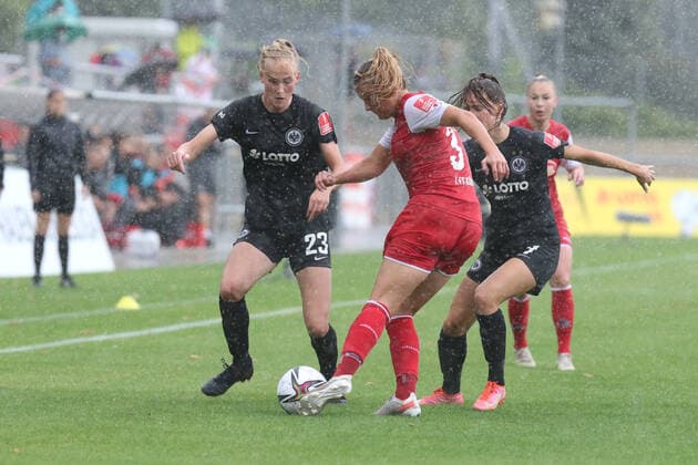 Kuever Camilla,,(Eintracht Frankfurt, 23),Rinast Rachel,(1. FC Koeln, 31), (DFL DFBB REGULATIONS PROBHIT ANY USE OF PHOTOGRAPHERS as IMAGE SEQUENCES and or QUASI-VIDEO ) , GER, Fussball, Frauen 1.Bundesliga,Eintracht Frankfurt - 1. FC Koeln, 11.09.2021, Frankfurt Copyright: xEibner-Pressefoto UlrichxScherbaumx EP_usm