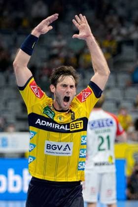 Torschütze Uwe Gensheimer (RNL, 3), jubelt über ein Tor, Jubel, Torjubel, Torerfolg, celebrate the goal, goal, celebration, Jubel ueber das Tor, optimistisch, Spielszene, Highlight, Einzelbild, Action, Aktion, 12.09.2021, Mannheim (Deutschland), Handball, Bundesliga, Rhein-Neckar Löwen - SC Magdeburg