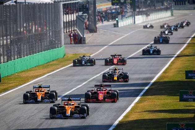 Restart of the race, 03 RICCIARDO Daniel (aus), McLaren MCL35M, action during the Formula 1 Heineken Gran Premio D italia 2021, Italian Grand Prix, 14th round of the 2021 FIA Formula One World Championship, WM, Weltmeisterschaft from September 9 to 12, 2021 on the Autodromo Nazionale di Monza, in Monza, Italy FORMULE 1 : Grand prix d Italie - Monza - 12 09 2021 DPPI Panoramic 00121030__GO02101.JPG