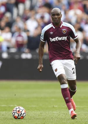 Fußball, England, Premier League, West Ham United, Ganzkörper, Saison 2021 2022 Mandatory Credit: Photo by Simon Dael Shutterstock (12375614er) Angelo Ogbonna of West Ham United West Ham United v Crystal Palace, Premier League, Football, The London Stadium, London, UK - 28 Aug 2021 EDITORIAL USE ONLY No use with unauthorised audio, video, data, fixture lists, club league logos or live services. Online in-match use limited to 120 images, no video emulation. No use in betting, games or single club league player publications. West Ham United v Crystal Palace, Premier League, Football, The London Stadium, London, UK - 28 Aug 2021 EDITORIAL USE ONLY No use with unauthorised audio, video, data, fixture lists, club league logos or live services. Online in-match use limited to 120 images, no video emulation. No use in betting, games or single club league player publications. Copyright: xSimonxDael Shutterstockx 12375614er