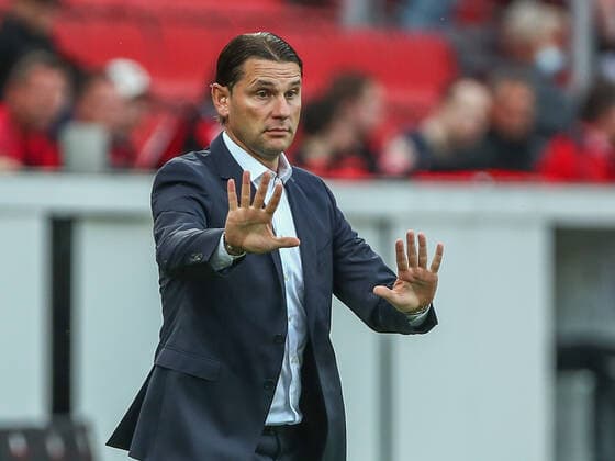 Gerardo Seoane (Bayer 04 Leverkusen, Chef-Trainer), GER, Bayer 04 Leverkusen vs. Ferencvaros Budapest Ferencvarosi Torna Club, UEFA Europa League Gruppe G, Gruppenphase, Spielzeit 2021 2022, 16.09.2021, , DFB DFL regulations prohibit any use of photographs as image sequences and or quasi-video., GER, Bayer 04 Leverkusen vs. Ferencvaros Budapest Ferencvarosi Torna Club, UEFA Europa League Gruppe G, Gruppenphase, Spielzeit 2021 2022, 16.09.2021 Leverkusen Copyright: xEibner-Pressefoto GabrielxBoiax EP_GBA
