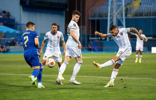 Mandatory Credit: Photo by Simon Dael Shutterstock (12446971az) Manuel Lanzini of West Ham United has a shot at goal Dinamo Zagreb v West Ham United, UEFA Europa League, Group H, Football, Stadion Maksimir, Zagreb, Croatia - 16 Sep 2021 EDITORIAL USE ONLY No use with unauthorised audio, video, data, fixture lists, club league logos or live services. Online in-match use limited to 120 images, no video emulation. No use in betting, games or single club league player publications. Dinamo Zagreb v West Ham United, UEFA Europa League, Group H, Football, Stadion Maksimir, Zagreb, Croatia - 16 Sep 2021 EDITORIAL USE ONLY No use with unauthorised audio, video, data, fixture lists, club league logos or live services. Online in-match use limited to 120 images, no video emulation. No use in betting, games or single club league player publications. Copyright: xSimonxDael Shutterstockx 12446971az