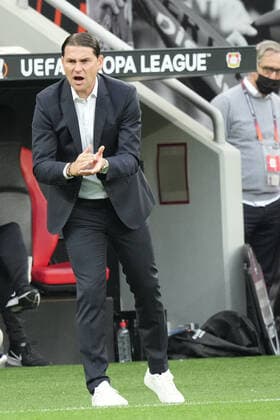 GER, UEFA EL Bayer 04 Leverkusen (GER) vs. Ferencevaros Budapest (HUN) 16.09.2021, BayArena, Leverkusen, Europalegue, Gruppenhase, 1. Spieltag, GER, UEFA EL Bayer 04 Leverkusen (GER) vs. Ferencevaros Budapest (HUN), im Bild: Gerardo Seoane Trainer Headcoach (Bayer 04 Leverkusen),regt sich heftig auf, Gestik, Mimik, unzufrieden enttaeuscht niedergeschlagen frustriert,