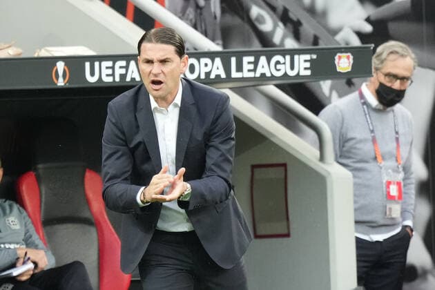 GER, UEFA EL Bayer 04 Leverkusen (GER) vs. Ferencevaros Budapest (HUN) 16.09.2021, BayArena, Leverkusen, Europalegue, Gruppenhase, 1. Spieltag, GER, UEFA EL Bayer 04 Leverkusen (GER) vs. Ferencevaros Budapest (HUN), im Bild: Gerardo Seoane Trainer Headcoach (Bayer 04 Leverkusen),regt sich heftig auf, Gestik, Mimik, unzufrieden enttaeuscht niedergeschlagen frustriert,