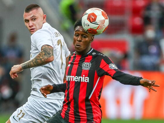 Jeremie Frimpong (Bayer 04 Leverkusen, 30) am Ball, in Aktion, GER, Bayer 04 Leverkusen vs. Ferencvaros Budapest Ferencvarosi Torna Club, UEFA Europa League Gruppe G, Gruppenphase, Spielzeit 2021 2022, 16.09.2021, , DFB DFL regulations prohibit any use of photographs as image sequences and or quasi-video., GER, Bayer 04 Leverkusen vs. Ferencvaros Budapest Ferencvarosi Torna Club, UEFA Europa League Gruppe G, Gruppenphase, Spielzeit 2021 2022, 16.09.2021 Leverkusen Copyright: xEibner-Pressefoto GabrielxBoiax EP_GBA