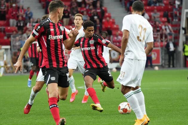 GER, UEFA EL Bayer 04 Leverkusen (GER) vs. Ferencevaros Budapest (HUN) 16.09.2021, BayArena, Leverkusen, Europalegue, Gruppenhase, 1. Spieltag, GER, UEFA EL Bayer 04 Leverkusen (GER) vs. Ferencevaros Budapest (HUN), im Bild: Amine Adli (Leverkusen 31), mit einem Torschussversuch