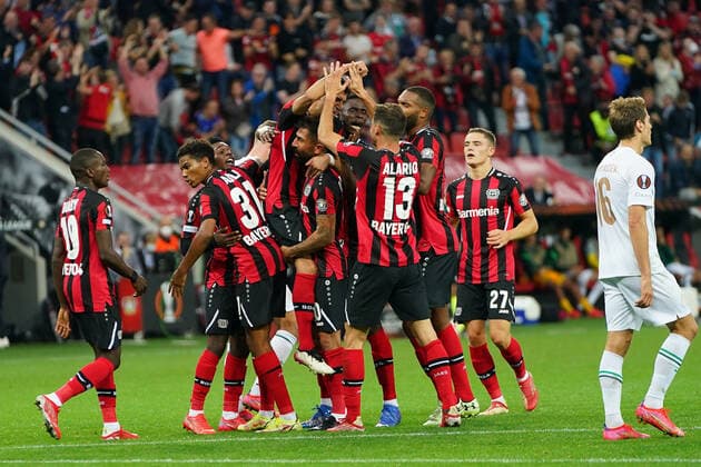 Sport Bilder des Tages GER, UEFA EL Bayer 04 Leverkusen (GER) vs. Ferencevaros Budapest (HUN) 16.09.2021, BayArena, Leverkusen, Europalegue, Gruppenhase, 1. Spieltag, GER, UEFA EL Bayer 04 Leverkusen (GER) vs. Ferencevaros Budapest (HUN), im Bild: 1:1 durch Paulinho (Leverkusen 7), Torjubel Jubel Jubellauf, Lucas Alario (Leverkusen 13), Paulinho (Leverkusen 7), Kerem Demirbay (Leverkusen 10), Moussa Diaby (Leverkusen 19), Odilon Kossounou (Leverkusen 6),