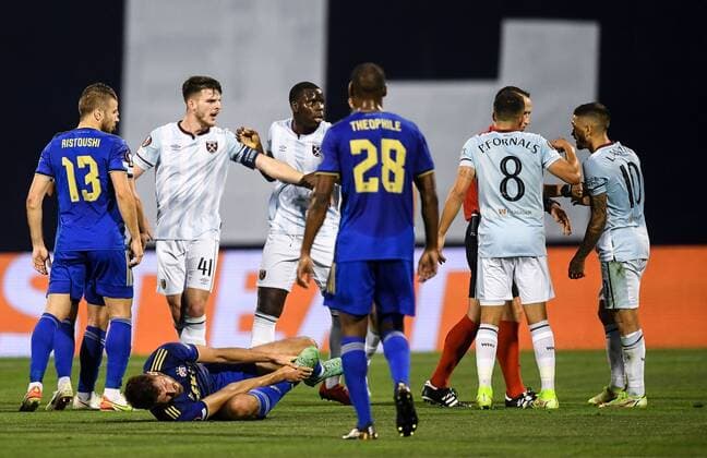 Mandatory Credit: Photo by Simon Dael Shutterstock (12446971cd) Manuel Lanzini of West Ham United is spoken to by the referee Ruddy Buquet after a foul on Bruno Petkovic of Dinamo Zagreb Dinamo Zagreb v West Ham United, UEFA Europa League, Group H, Football, Stadion Maksimir, Zagreb, Croatia - 16 Sep 2021 EDITORIAL USE ONLY No use with unauthorised audio, video, data, fixture lists, club league logos or live services. Online in-match use limited to 120 images, no video emulation. No use in betting, games or single club league player publications. Dinamo Zagreb v West Ham United, UEFA Europa League, Group H, Football, Stadion Maksimir, Zagreb, Croatia - 16 Sep 2021 EDITORIAL USE ONLY No use with unauthorised audio, video, data, fixture lists, club league logos or live services. Online in-match use limited to 120 images, no video emulation. No use in betting, games or single club league player publications. Copyright: xSimonxDael Shutterstockx 12446971cd
