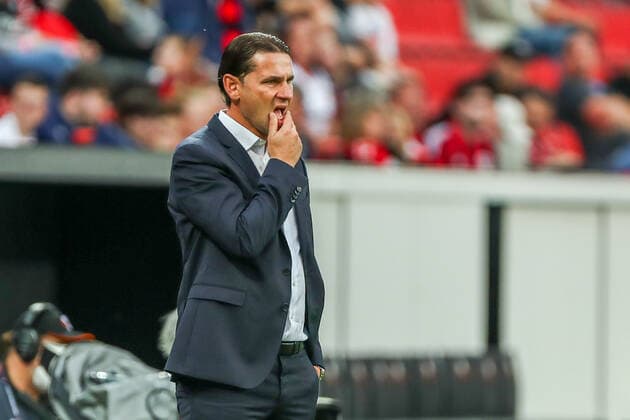 Gerardo Seoane (Bayer 04 Leverkusen, Chef-Trainer) unzufrieden, enttäuscht enttaeuscht, GER, Bayer 04 Leverkusen vs. Ferencvaros Budapest Ferencvarosi Torna Club, UEFA Europa League Gruppe G, Gruppenphase, Spielzeit 2021 2022, 16.09.2021, , DFB DFL regulations prohibit any use of photographs as image sequences and or quasi-video., GER, Bayer 04 Leverkusen vs. Ferencvaros Budapest Ferencvarosi Torna Club, UEFA Europa League Gruppe G, Gruppenphase, Spielzeit 2021 2022, 16.09.2021 Leverkusen Copyright: xEibner-Pressefoto GabrielxBoiax EP_GBA