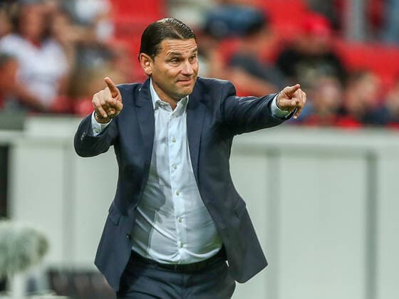 Gerardo Seoane (Bayer 04 Leverkusen, Chef-Trainer) unzufrieden, enttäuscht enttaeuscht, Geste, gestikuliert, GER, Bayer 04 Leverkusen vs. Ferencvaros Budapest Ferencvarosi Torna Club, UEFA Europa League Gruppe G, Gruppenphase, Spielzeit 2021 2022, 16.09.2021, , DFB DFL regulations prohibit any use of photographs as image sequences and or quasi-video., GER, Bayer 04 Leverkusen vs. Ferencvaros Budapest Ferencvarosi Torna Club, UEFA Europa League Gruppe G, Gruppenphase, Spielzeit 2021 2022, 16.09.2021 Leverkusen Copyright: xEibner-Pressefoto GabrielxBoiax EP_GBA
