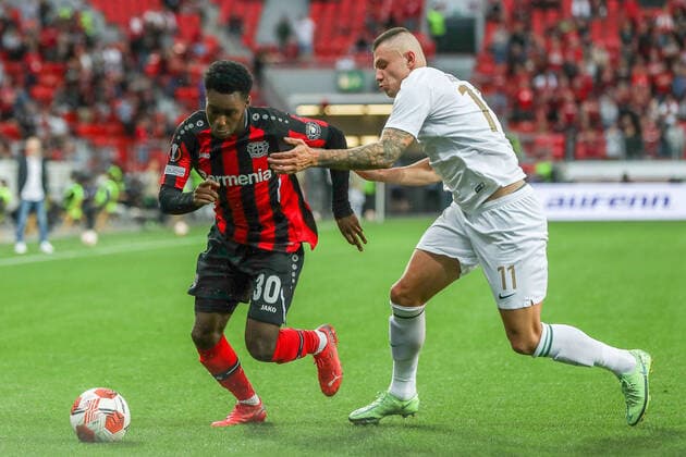 Kerem Demirbay (Bayer 04 Leverkusen, 10) am Ball, in Aktion, GER, Bayer 04 Leverkusen vs. Ferencvaros Budapest Ferencvarosi Torna Club, UEFA Europa League Gruppe G, Gruppenphase, Spielzeit 2021 2022, 16.09.2021, , DFB DFL regulations prohibit any use of photographs as image sequences and or quasi-video., GER, Bayer 04 Leverkusen vs. Ferencvaros Budapest Ferencvarosi Torna Club, UEFA Europa League Gruppe G, Gruppenphase, Spielzeit 2021 2022, 16.09.2021 Leverkusen Copyright: xEibner-Pressefoto GabrielxBoiax EP_GBA