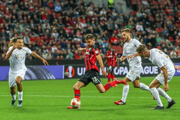 Lucas Alario (Bayer 04 Leverkusen, 13) am Ball, in Aktion, GER, Bayer 04 Leverkusen vs. Ferencvaros Budapest Ferencvarosi Torna Club, UEFA Europa League Gruppe G, Gruppenphase, Spielzeit 2021 2022, 16.09.2021, , DFB DFL regulations prohibit any use of photographs as image sequences and or quasi-video., GER, Bayer 04 Leverkusen vs. Ferencvaros Budapest Ferencvarosi Torna Club, UEFA Europa League Gruppe G, Gruppenphase, Spielzeit 2021 2022, 16.09.2021 Leverkusen Copyright: xEibner-Pressefoto GabrielxBoiax EP_GBA
