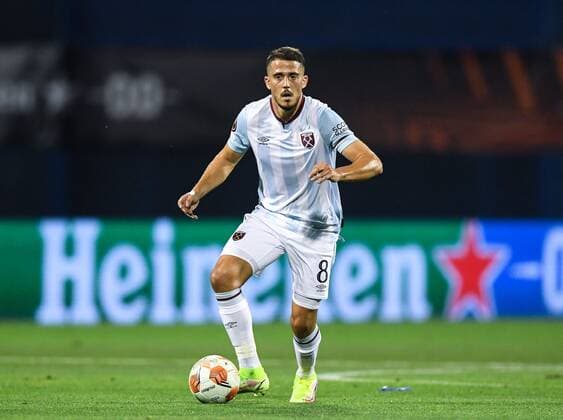 Fußball, EL, Dinamo Zagreb - West Ham United Mandatory Credit: Photo by Simon Dael Shutterstock (12446971dq) Pablo Fornals of West Ham United Dinamo Zagreb v West Ham United, UEFA Europa League, Group H, Football, Stadion Maksimir, Zagreb, Croatia - 16 Sep 2021 EDITORIAL USE ONLY No use with unauthorised audio, video, data, fixture lists, club league logos or live services. Online in-match use limited to 120 images, no video emulation. No use in betting, games or single club league player publications. Dinamo Zagreb v West Ham United, UEFA Europa League, Group H, Football, Stadion Maksimir, Zagreb, Croatia - 16 Sep 2021 EDITORIAL USE ONLY No use with unauthorised audio, video, data, fixture lists, club league logos or live services. Online in-match use limited to 120 images, no video emulation. No use in betting, games or single club league player publications. Copyright: xSimonxDael Shutterstockx 12446971dq