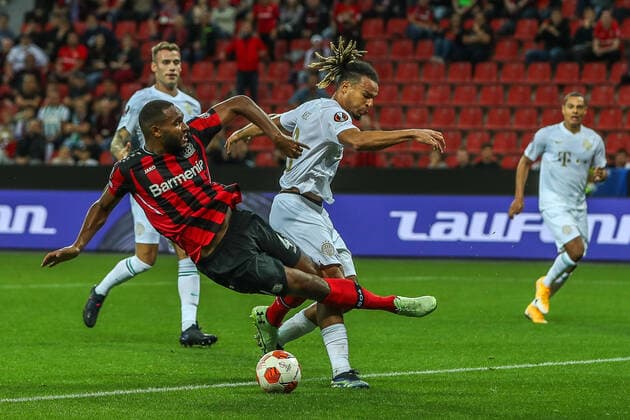 Jonathan Tah (Bayer 04 Leverkusen, 04) im Zweikampf gegen Mmaee Samy (Ferencvaros Budapest Ferencvarosi Torna Club, 03), GER, Bayer 04 Leverkusen vs. Ferencvaros Budapest Ferencvarosi Torna Club, UEFA Europa League Gruppe G, Gruppenphase, Spielzeit 2021 2022, 16.09.2021, , DFB DFL regulations prohibit any use of photographs as image sequences and or quasi-video., GER, Bayer 04 Leverkusen vs. Ferencvaros Budapest Ferencvarosi Torna Club, UEFA Europa League Gruppe G, Gruppenphase, Spielzeit 2021 2022, 16.09.2021 Leverkusen Copyright: xEibner-Pressefoto GabrielxBoiax EP_GBA