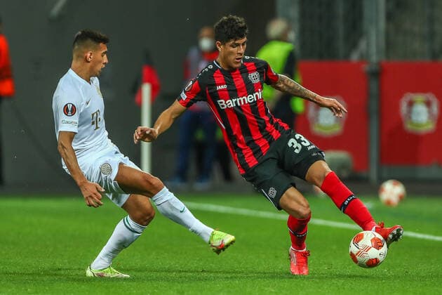 Piero Hincapie (Bayer 04 Leverkusen, 33) am Ball, in Aktion, GER, Bayer 04 Leverkusen vs. Ferencvaros Budapest Ferencvarosi Torna Club, UEFA Europa League Gruppe G, Gruppenphase, Spielzeit 2021 2022, 16.09.2021, , DFB DFL regulations prohibit any use of photographs as image sequences and or quasi-video., GER, Bayer 04 Leverkusen vs. Ferencvaros Budapest Ferencvarosi Torna Club, UEFA Europa League Gruppe G, Gruppenphase, Spielzeit 2021 2022, 16.09.2021 Leverkusen Copyright: xEibner-Pressefoto GabrielxBoiax EP_GBA