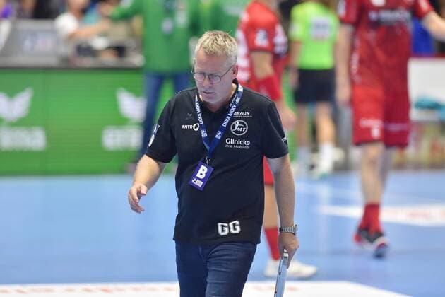 Gudmundur Gudmundsson (Trainer MT Melsungen) enttaeuscht, frustriert, Emotion nach der Niederlage , MT Melsungen - Fuechse Berlin, Handball, 1. Bundesliga Maenner, 16.09.2021, MT Melsungen - Fuechse Berlin, Handball, GER, 1. Bundesliga Maenner, 16.09.2021 Kassel Copyright: xEibner-Pressefoto-xRolandxSippelx