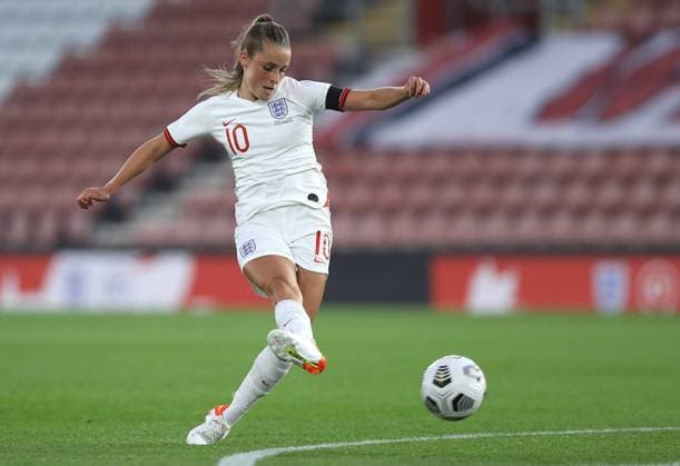 Fußball, Damen WM-Quali, England - Nordmazedonien Southampton, England, 17th September 2021. Ella Toone of England scores the first goal during the FIFA 2023 Women s World Cup Qualifying match at St Mary s Stadium, Southampton. Picture credit should read: Paul Terry Sportimage EDITORIAL USE ONLY. No use with unauthorised audio, video, data, fixture lists, club league logos or live services. Online in-match use limited to 120 images, no video emulation. No use in betting, games or single club league player publications. SPI-1202-0002