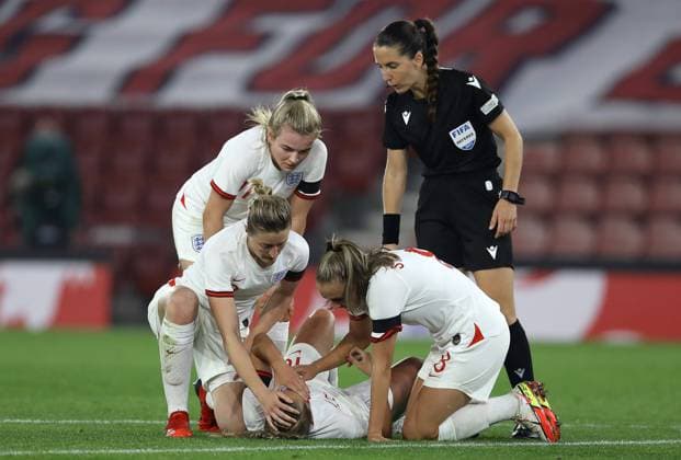Southampton, England, 17th September 2021. Ella Toone of England is surrounded by team mates after picking up an injury during the FIFA 2023 Women s World Cup Qualifying match at St Mary s Stadium, Southampton. Picture credit should read: Paul Terry Sportimage EDITORIAL USE ONLY. No use with unauthorised audio, video, data, fixture lists, club league logos or live services. Online in-match use limited to 120 images, no video emulation. No use in betting, games or single club league player publications. SPI-1202-0012