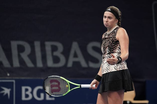 Tennis WTA, Tennis Damen Turnier Luxemburg BGLBNPParibas Open 2021, 19.09.2021, Tennis WTA Turnier Luxemburg, BGLBNPParibas Open 2021, BGL BNP Paribas Open, 2021, Luxemburg, Kockelscheuer, CK Sportcenter, Finale, Einzel, Finale Dameneinzel vl: Jelena Ostapenko (Lettland, Latvia, LAT) zeigt emotionen, frust