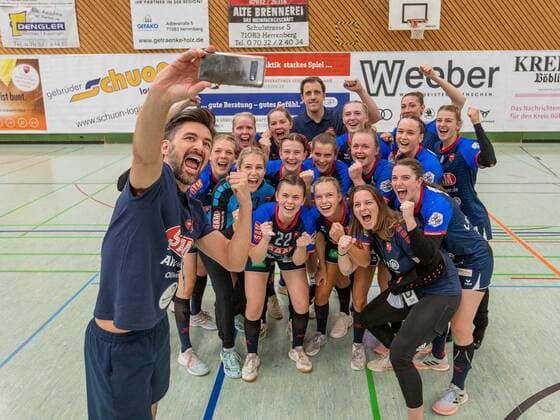 Kuties, Mannschaftsfoto, jubel, SG H2Ku Herrenberg - TV Aldekerk, Handball, Frauen, 2. Bundesliga, 3.Spieltag, Saison 2021 2022, 19.09.2021, SG H2Ku Herrenberg - TV Aldekerk, Handball, Frauen, 2. Bundesliga, 3.Spieltag, Saison 2021 2022, 19.09.2021, Herrenberg Copyright: xDROFITSCH EIBNERx EP_ddh