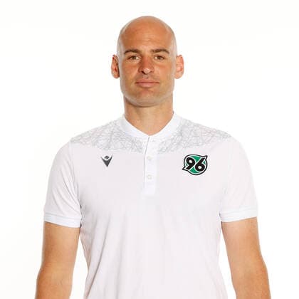 Athletiktrainer Felix Sunkel - Porträttermin Hannover 96, GER, Fussball, Fußball, 2021 2022, 2. Bundesliga, 2.BL, 2. BL, Porträt, Studio, Shooting, Studioshooting; Foto via: Hannover96