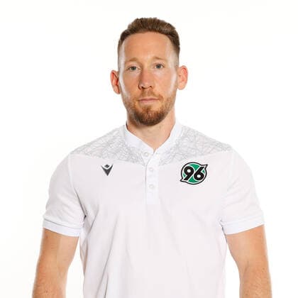 Physiotherapeut Rick Schaller - Porträttermin Hannover 96, GER, Fussball, Fußball, 2021 2022, 2. Bundesliga, 2.BL, 2. BL, Porträt, Studio, Shooting, Studioshooting; Foto via: Hannover96