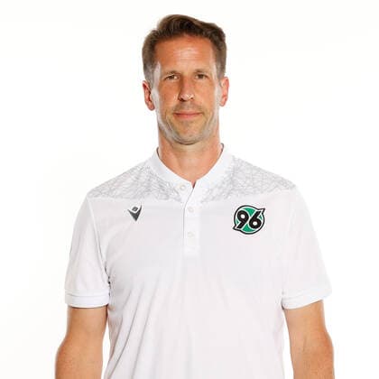 Physiotherapeut Thorsten Klopp - Porträttermin Hannover 96, GER, Fussball, Fußball, 2021 2022, 2. Bundesliga, 2.BL, 2. BL, Porträt, Studio, Shooting, Studioshooting; Foto via: Hannover96